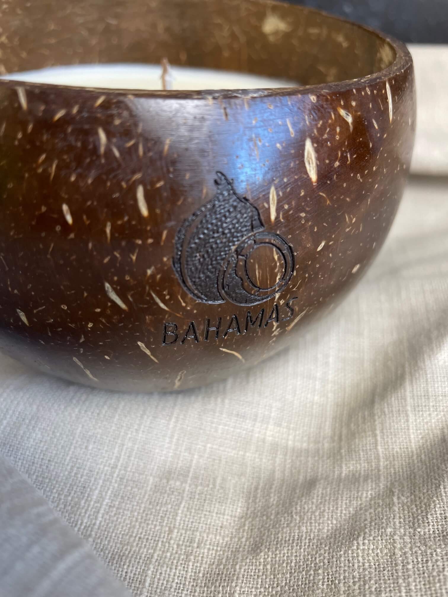 BAHAMAS - Duft Kerze in Kokosnuss Schale inkl. Untersetzer, Kokosnuss Vanille Duft