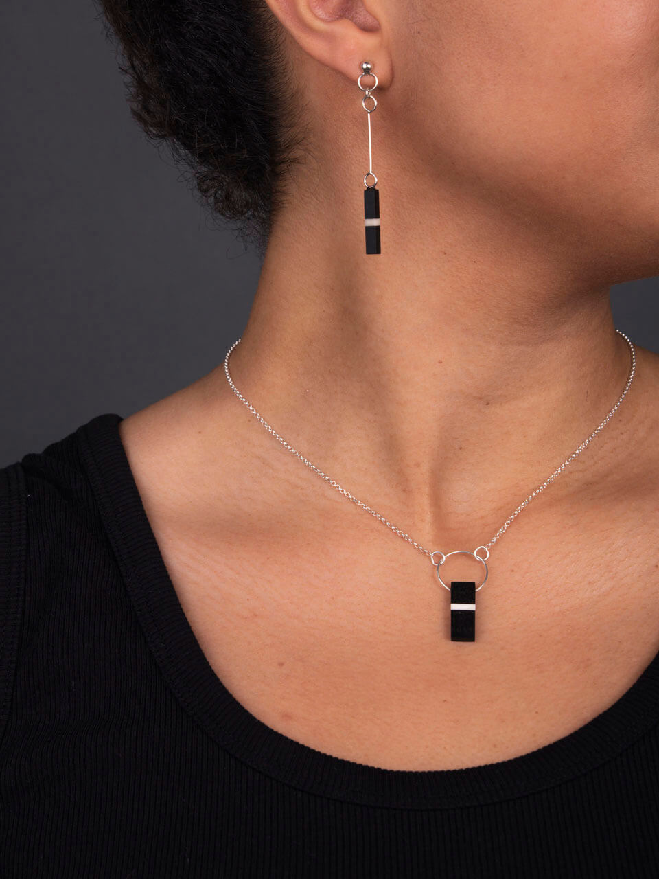 Kette `Line`minimalistic mit Anhänger aus Ebenholz