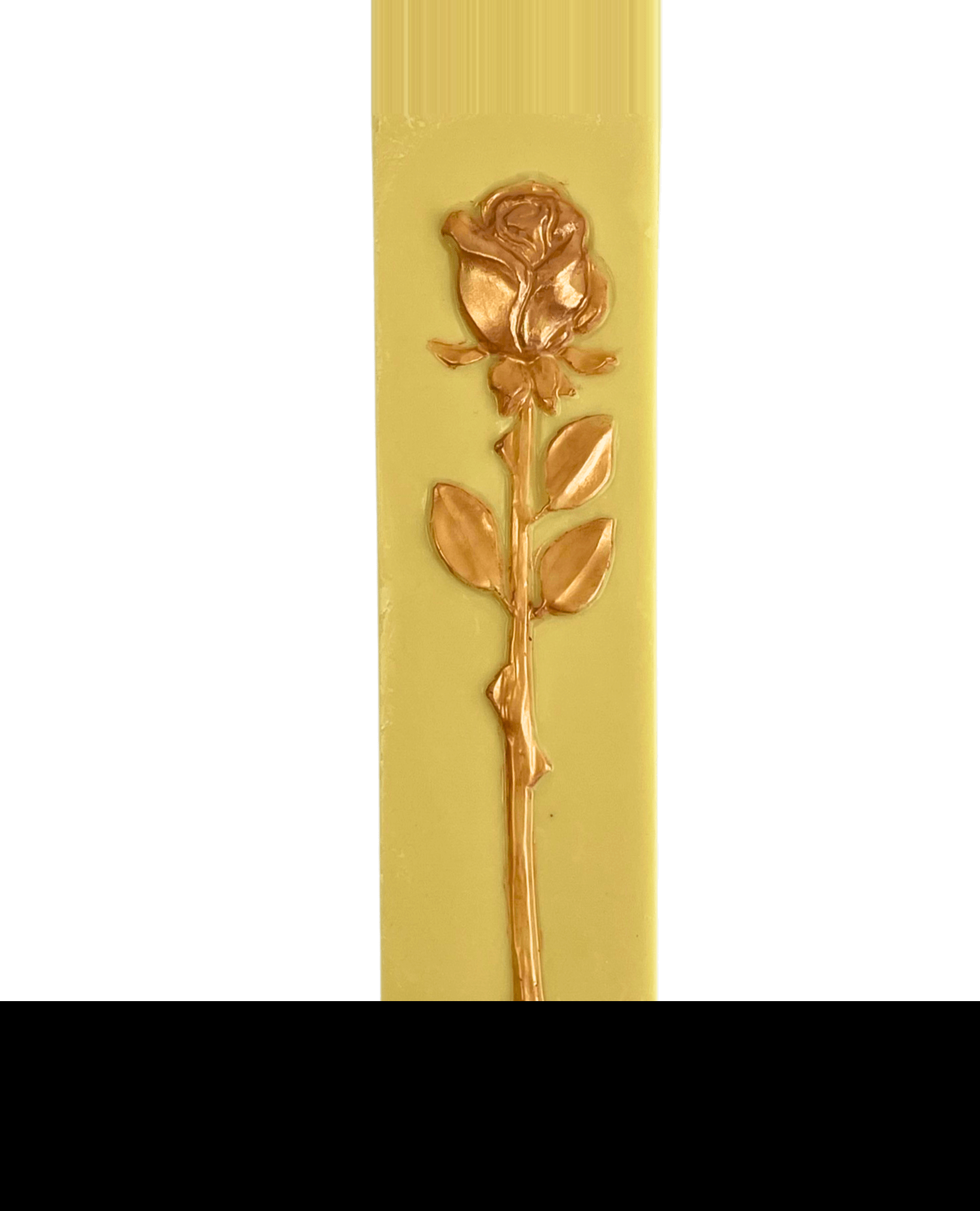 Ein essbares Kunstwerk - Rose im Golddekor auf weisser Schokolade