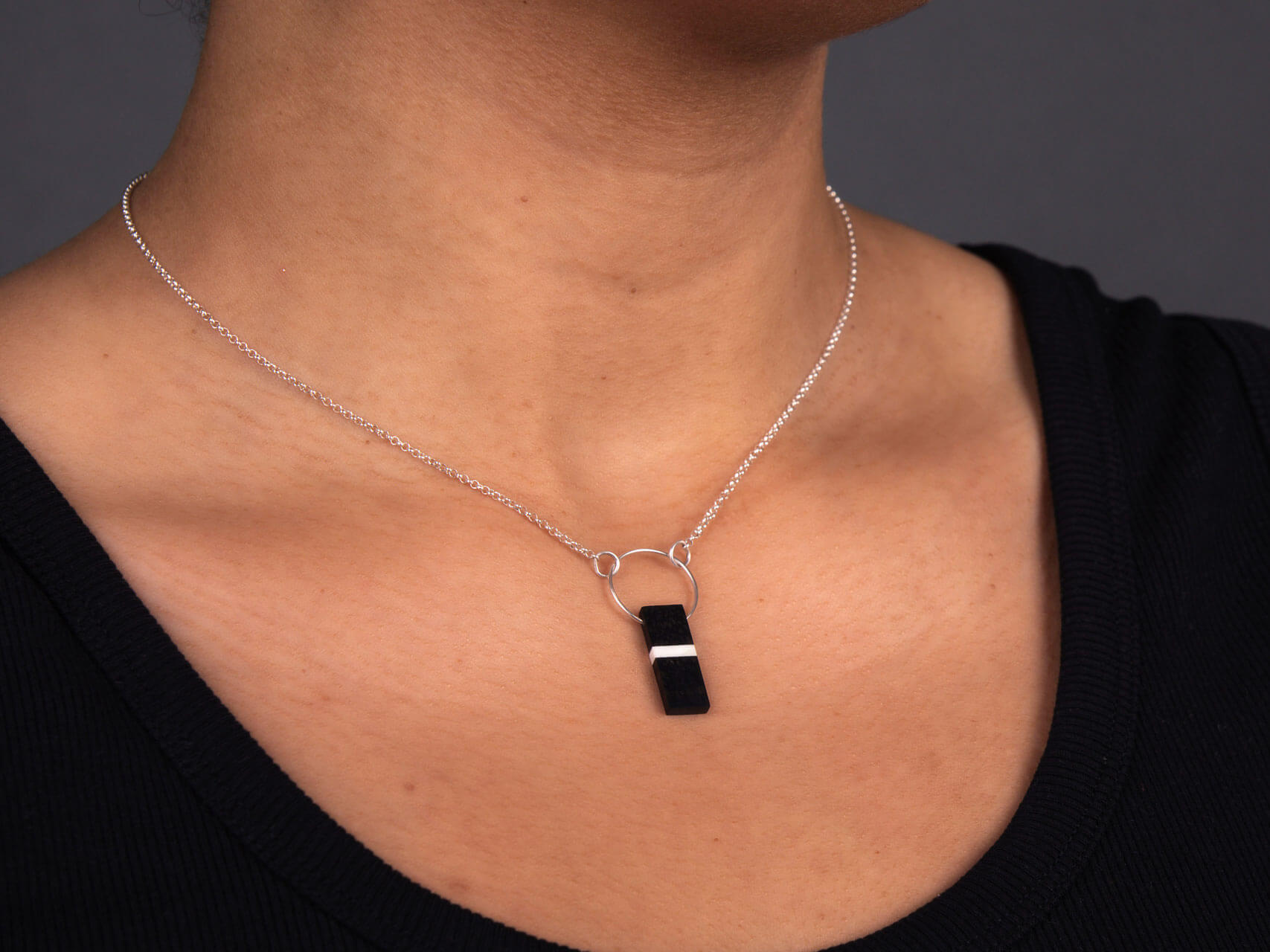 Kette `Line`minimalistic mit Anhänger aus Ebenholz